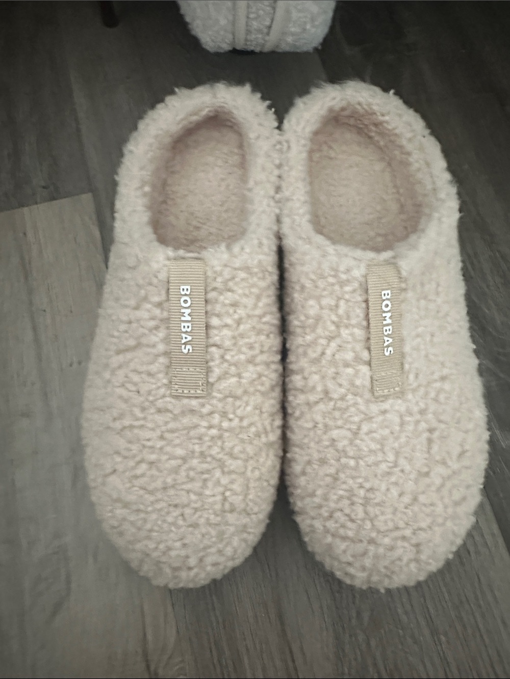 Bombas Women's Sherpa Slip-On Slippers in Light Cream